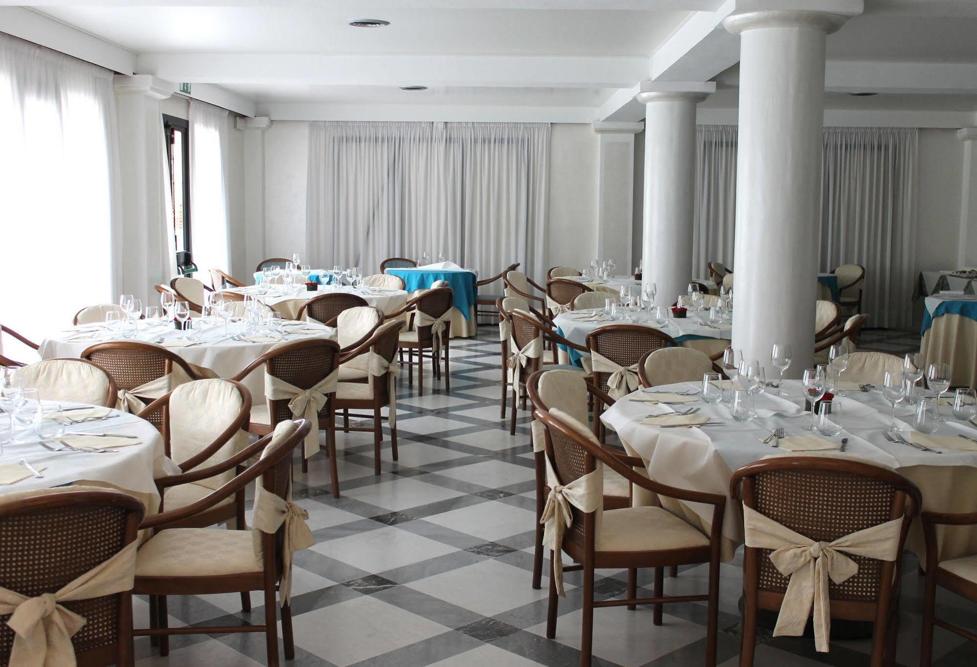 Swiss International Hotel Elba - Il Magnifico Марчиана-Марина Экстерьер фото
